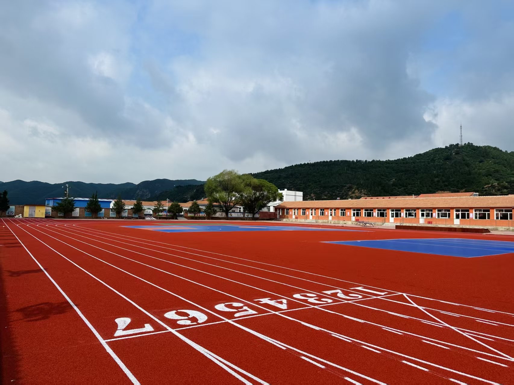 玉林市自结纹塑胶跑道塑胶地坪 - 排名